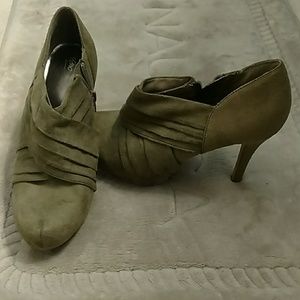 Olive stilettos